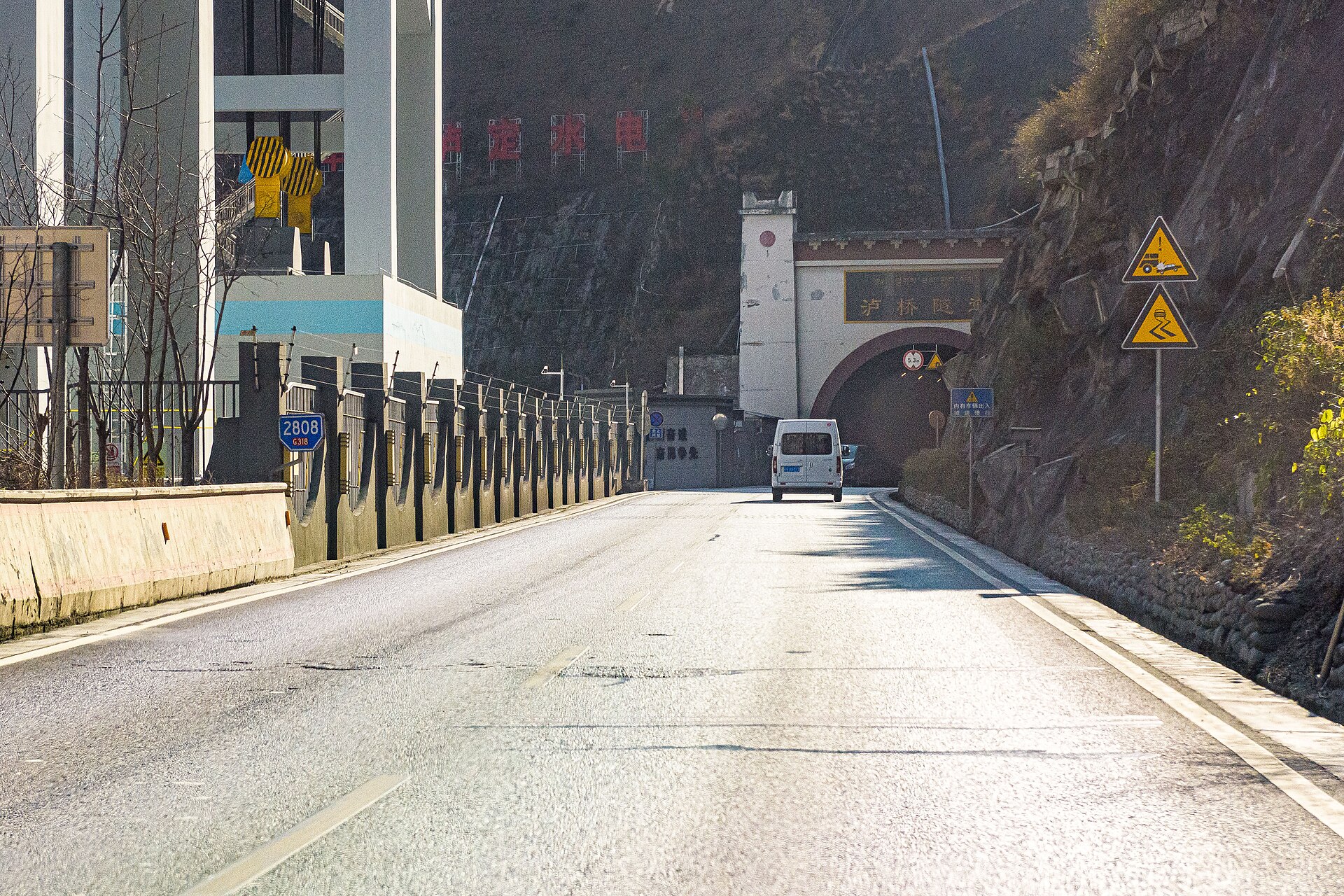 西藏 公路 車 遠景